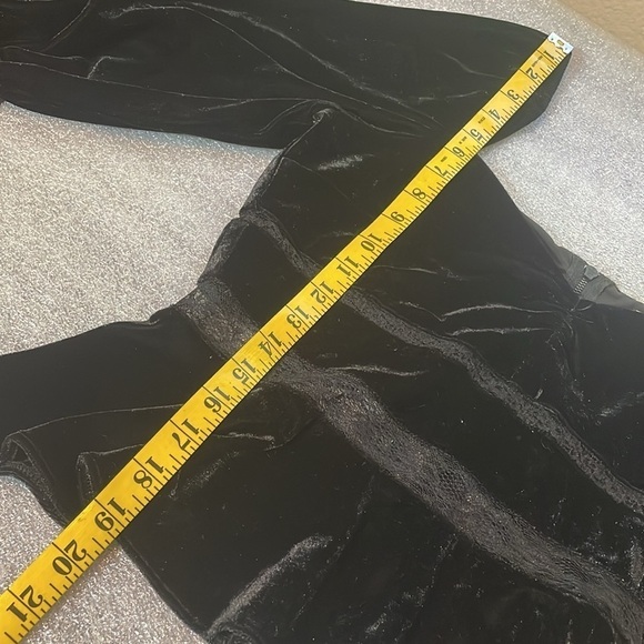 Saylor Black Velvet Raegan Puff Sleeve Lace Top Blouse Witchy Goth Romantic M - Picture 8 of 8